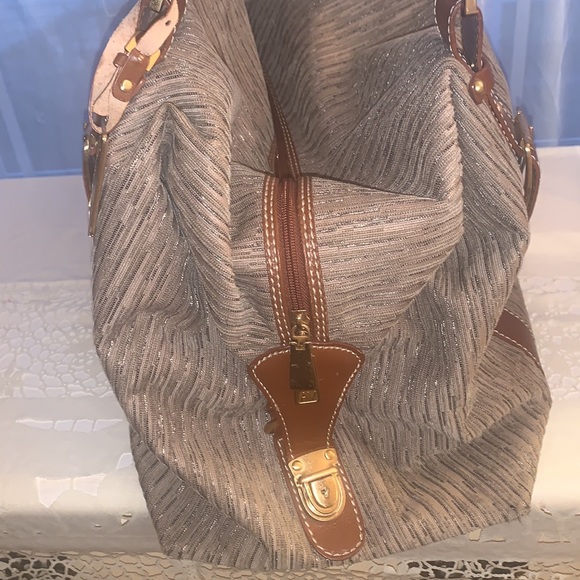 Adrienne Vittadini Large Duffle Travel bag - Picture 14 of 17